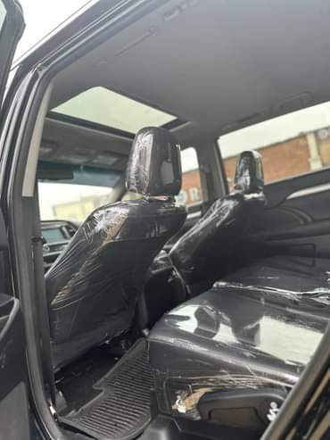 A picture of Toyota Highlander XLE 2015 Thumb start Black on Black Clean
