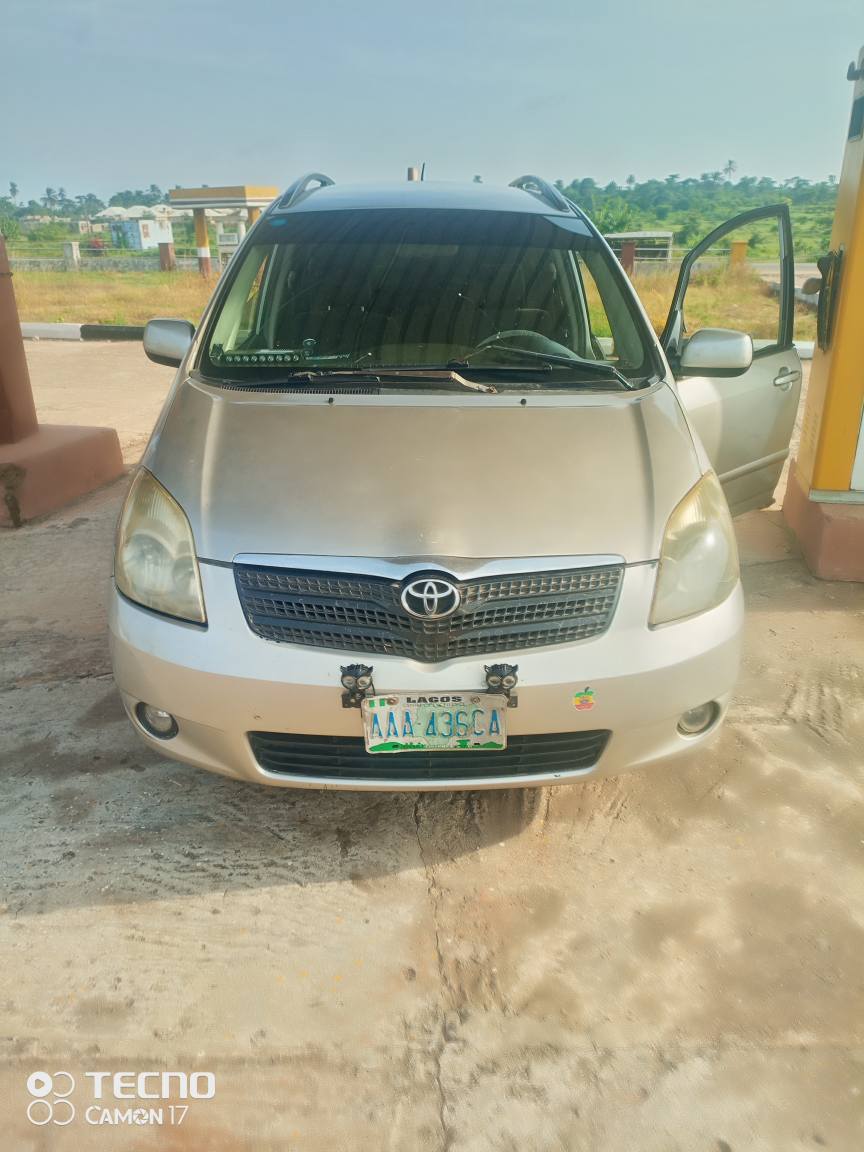 A picture of Corolla verso