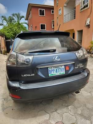 A picture of 2005 Rx 330