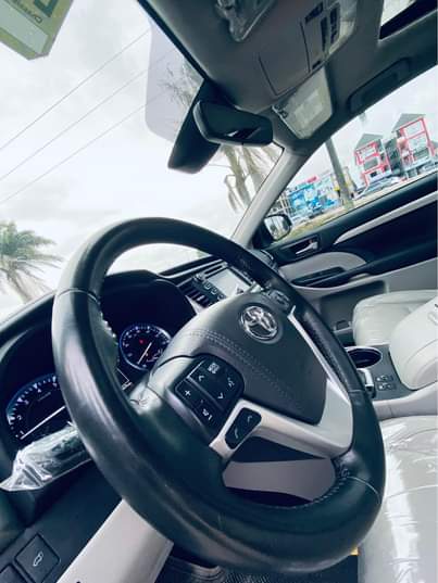 A picture of Foreign used 2017 Highlander