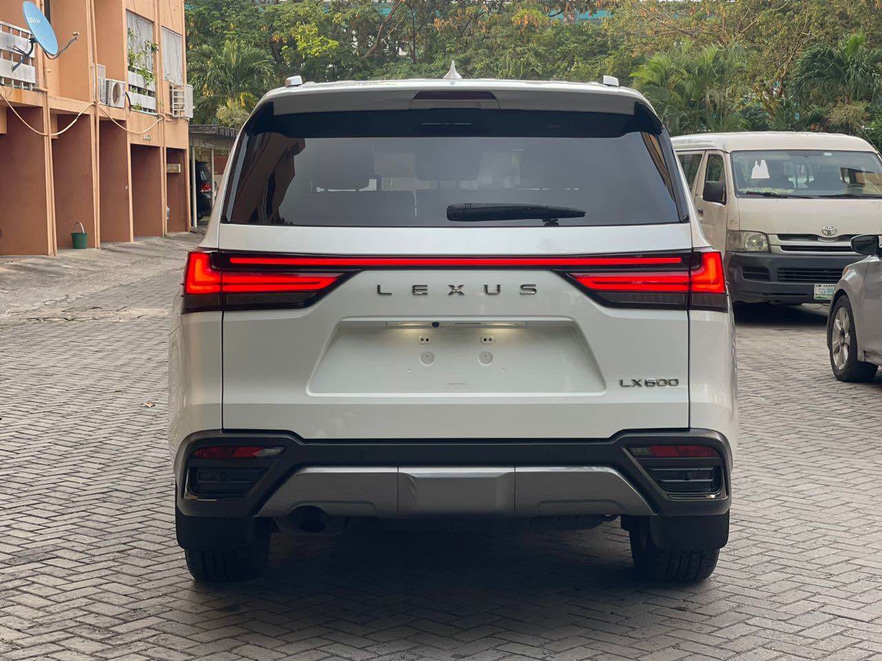 A picture of TOKS LEXUS LX600 2022 MODEL ENTRY 2025 ACCIDENT FREE DUTY