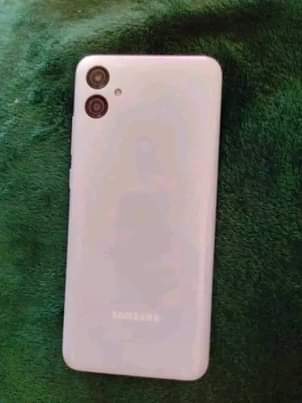A picture of Samsung a04e internal 32gb ram 3 haina kipengele sio ya