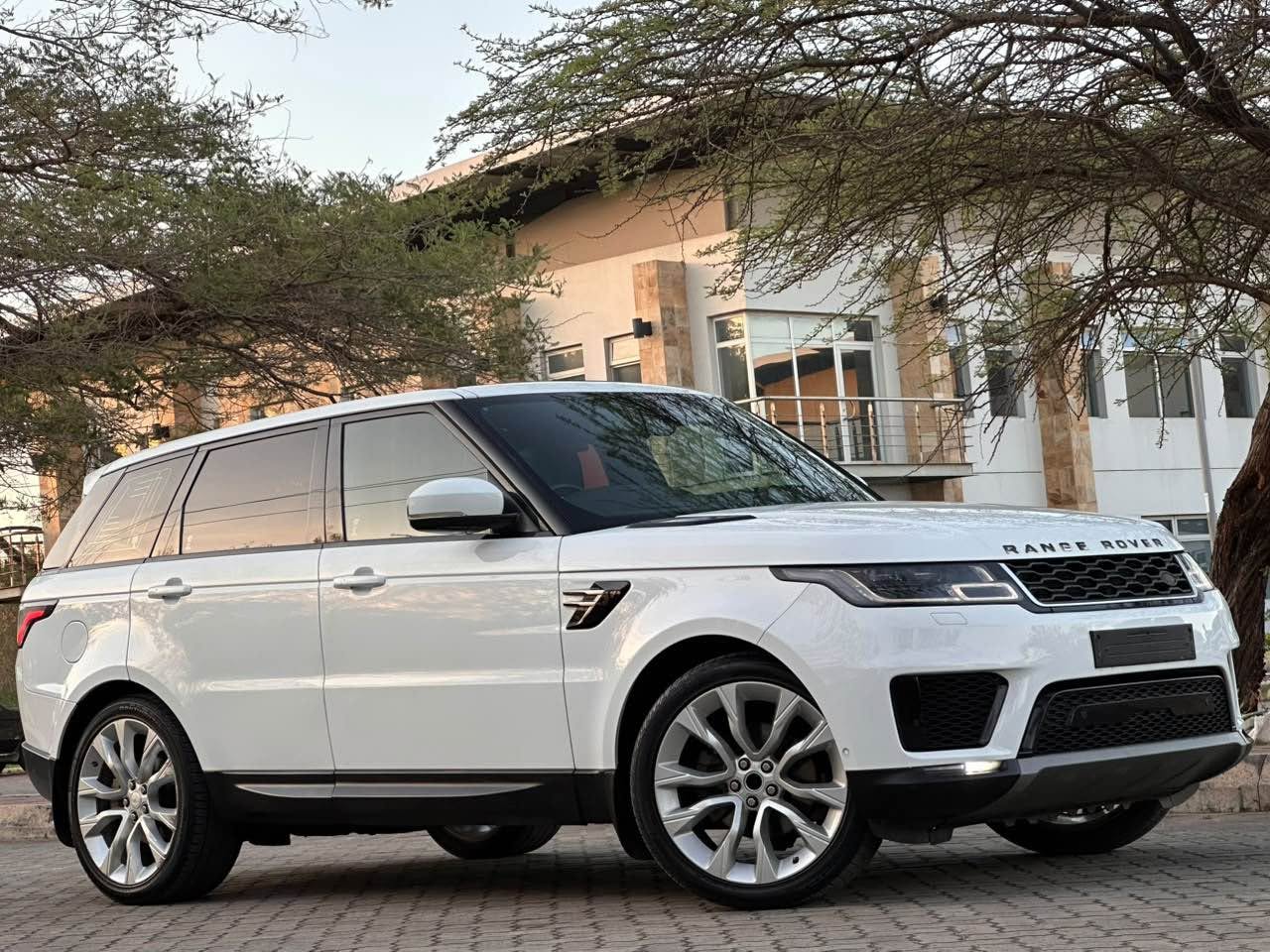 A picture of RANGE ROVER SPORT 2019