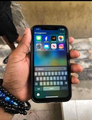 A picture of IPHONE X plain