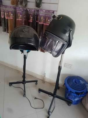 A picture of vifaa vyote vya salon vinauzwa. unachukua nakuanza kazi. 1.5M ukitaka