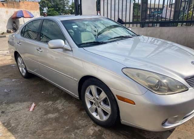 A picture of Lexus ES330 2006 First body nothing to fix Buy and