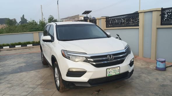 A picture of Honda pilot