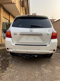 A picture of Recently cleared 2008 highlander limited clean inside out N11 8m