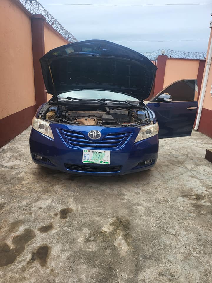 A picture of Awoof awoof 2009 Toyota Camry xle 4plug engine .