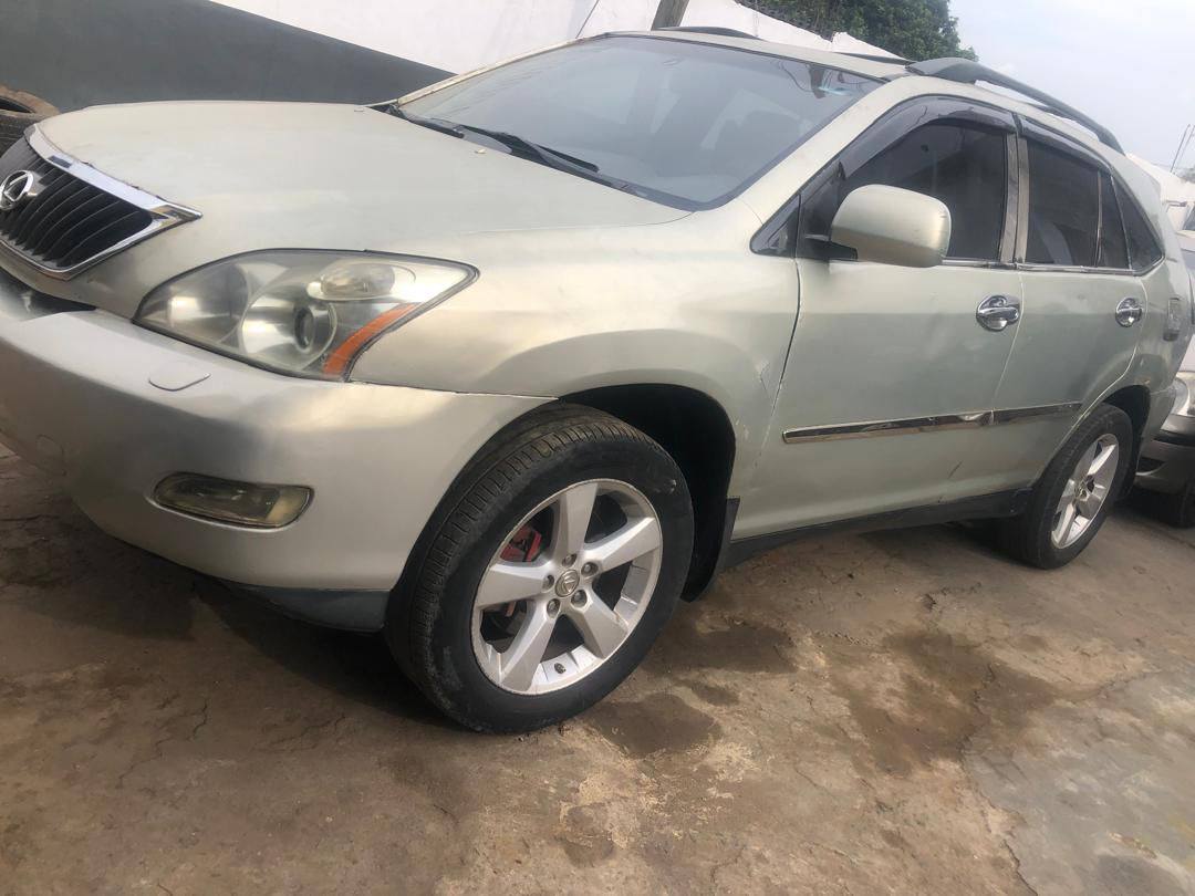 A picture of Lexus rx 350