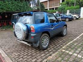 A picture of Toyota RAV4 UAJ 8m