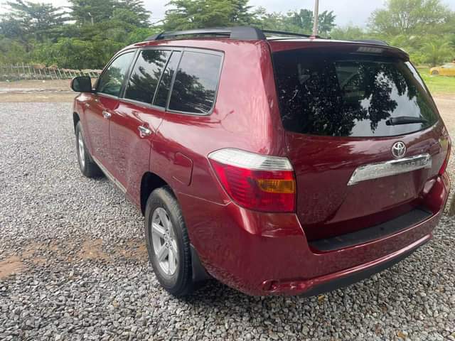 A picture of Toks Standard Used 2009 Toyota Highlander Leather Seat buy and