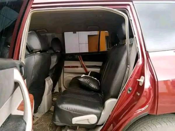 A picture of Highest grade Toyota Highlander 09 10 model Everything is intact