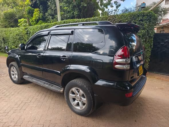 A picture of Toyota prado j120