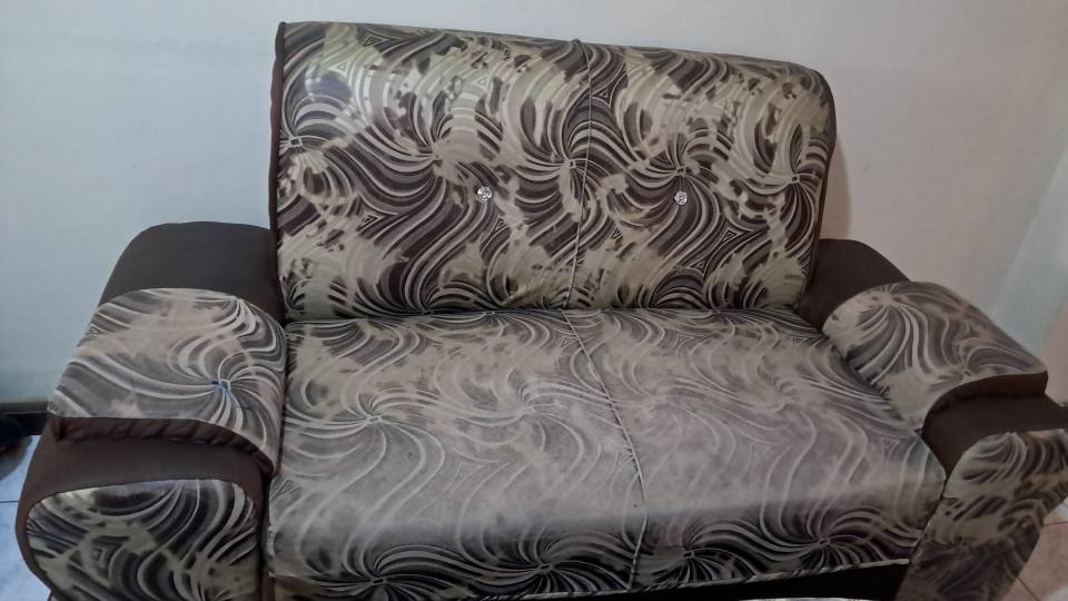 A picture of 5 seater sofa set