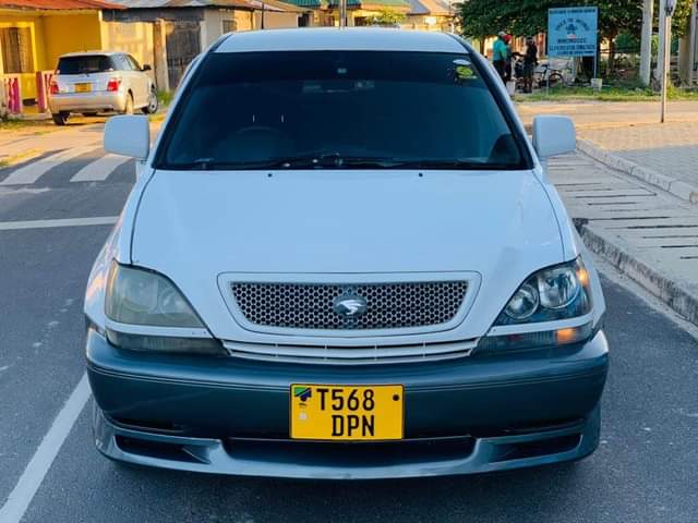 A picture of TOYOTA HARRIER