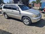 A picture of 2003 toyota kluger