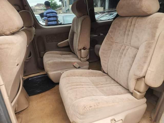 A picture of Toyota sienna 2002