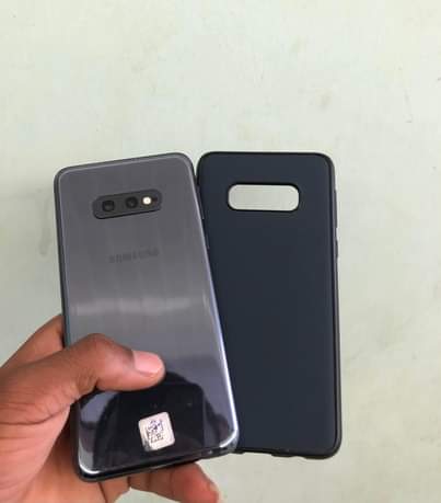 A picture of Samsung S10e