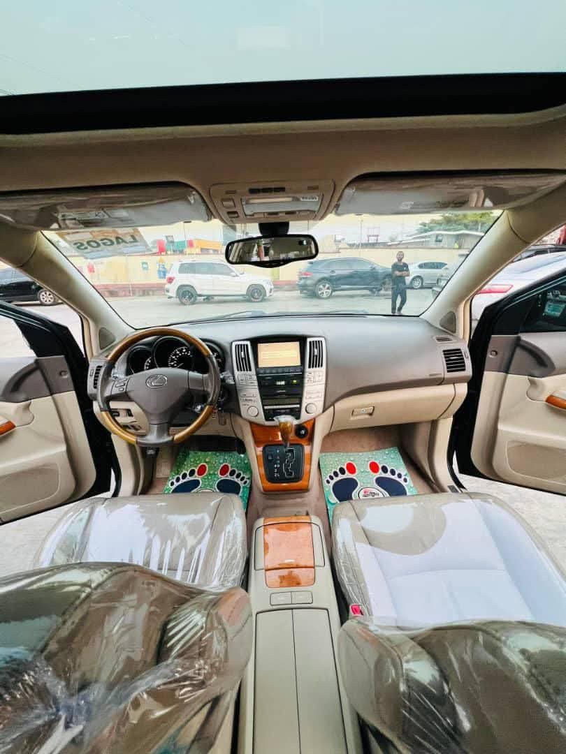 A picture of 2005 Lexus rx 330