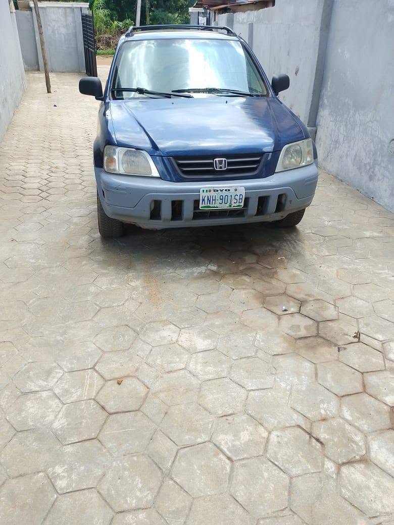 A picture of Honda CR V painted good engine and gear buy and