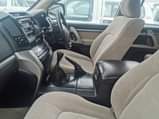 A picture of Land cruiser gari ina kilometer chache sana njoo kagua gari
