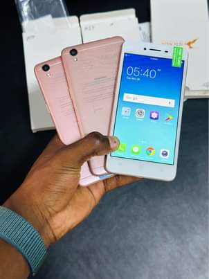 A picture of OPPO A37 used nje clean sana zina warranty