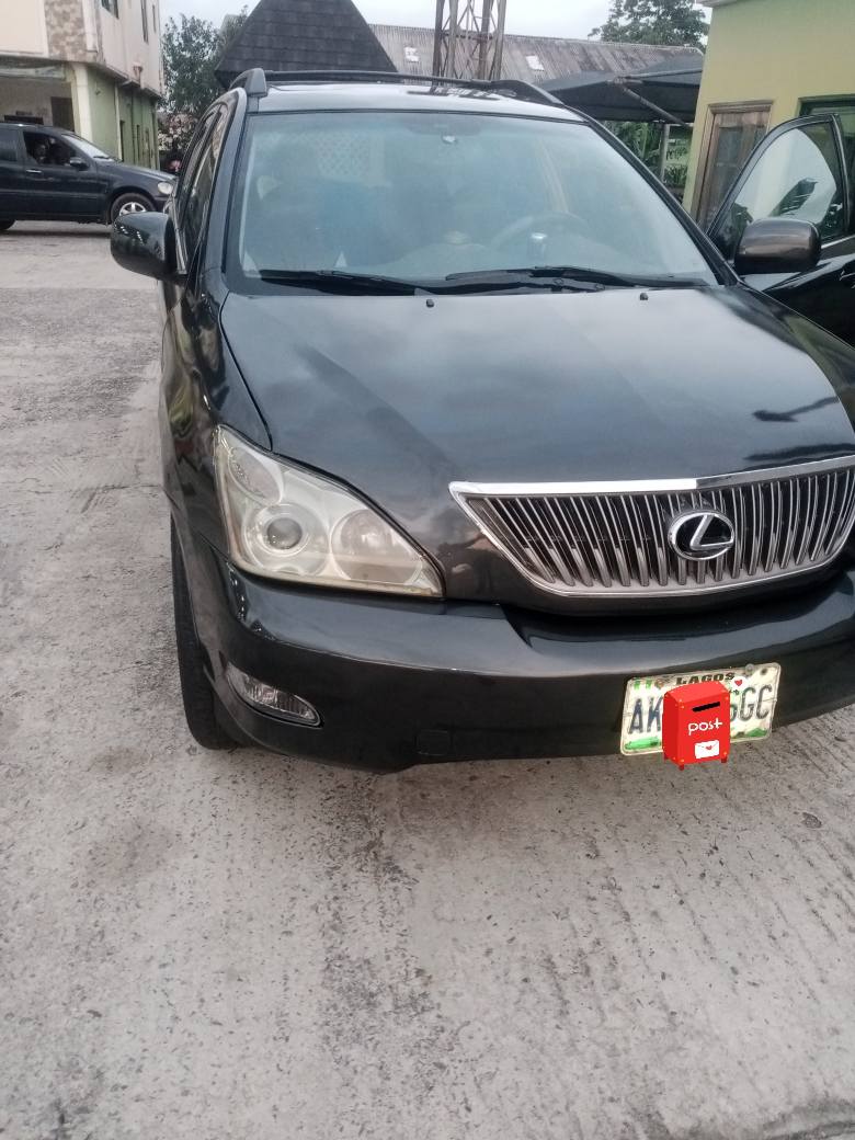 A picture of Lexus Rx330