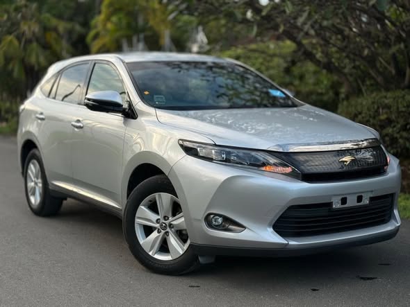 A picture of TOYOTA HARRIER