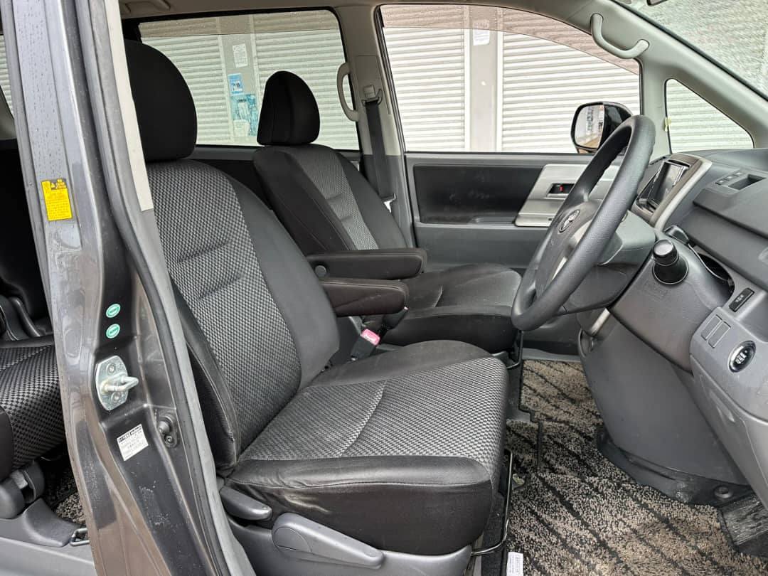 A picture of Price 23 5Mil Registration 2557 69617116 2008 TOYOTA NOAH Transmission