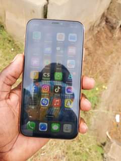 A picture of Iphone xr gb 64 no face trueton bh 79 kipengele