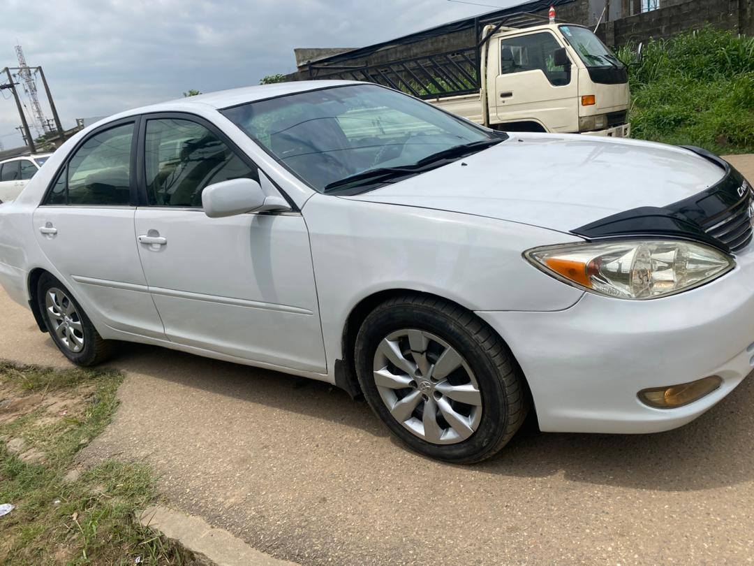A picture of 2004 Toyota Camry