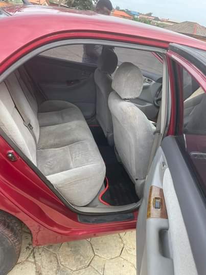 A picture of 2004 TOYOTA COROLLA
