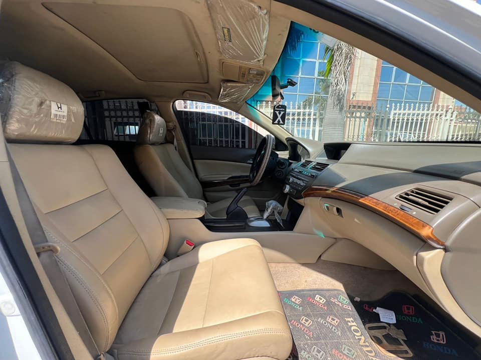 A picture of FOR SALE TOKS STANDARD 2010 HONDA ACCORD EXL WITH DUTY