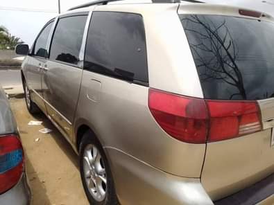 A picture of CLEAN 2004 TOYOTA SIENNA CLEAN INTERIOR GEAR AND CHILLED AC