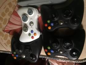 A picture of XBOX 360 4 PADS COD GTA 5 UFC 3 JUSE