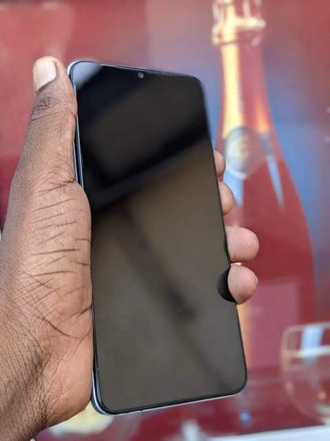 A picture of INFINIX HOT 30i Storage 128 GB Battery 5000 mh Yakuwahi