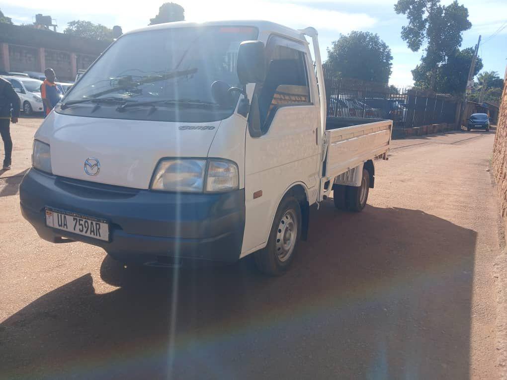 A picture of 2010 Mazda bongo