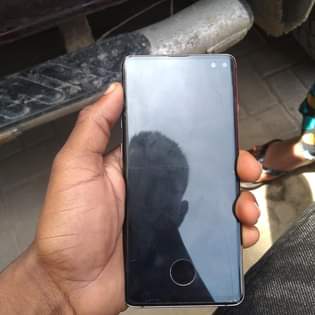 A picture of Samsung s10