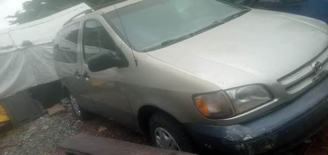 A picture of Distress 2002 Toyota Sienna Ac is working Sound engine now