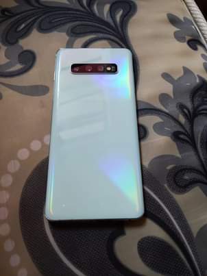 A picture of SAMSUNG S10 PLUS