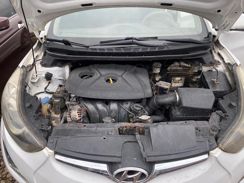 A picture of Hyundai Elantra 2013