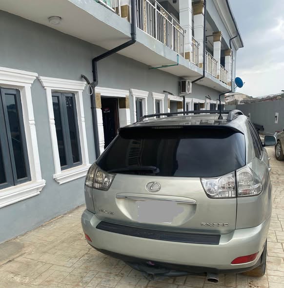 A picture of Rx 330 Lexus for sale