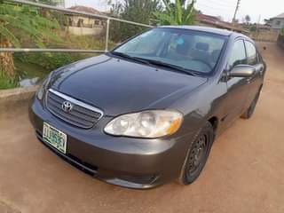 A picture of TOYOTA COROLLA 2004