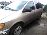 A picture of 2002 Toyota Sienna 4