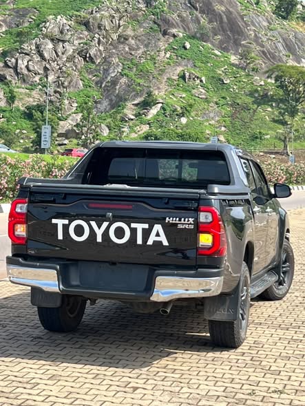 A picture of TOYOTA HILUX 2024