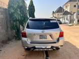 A picture of Super clean highlander first body 2009 model 5M