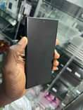 A picture of Uk used Samsung s22 ultra 5G with receipt. 8gig 128.