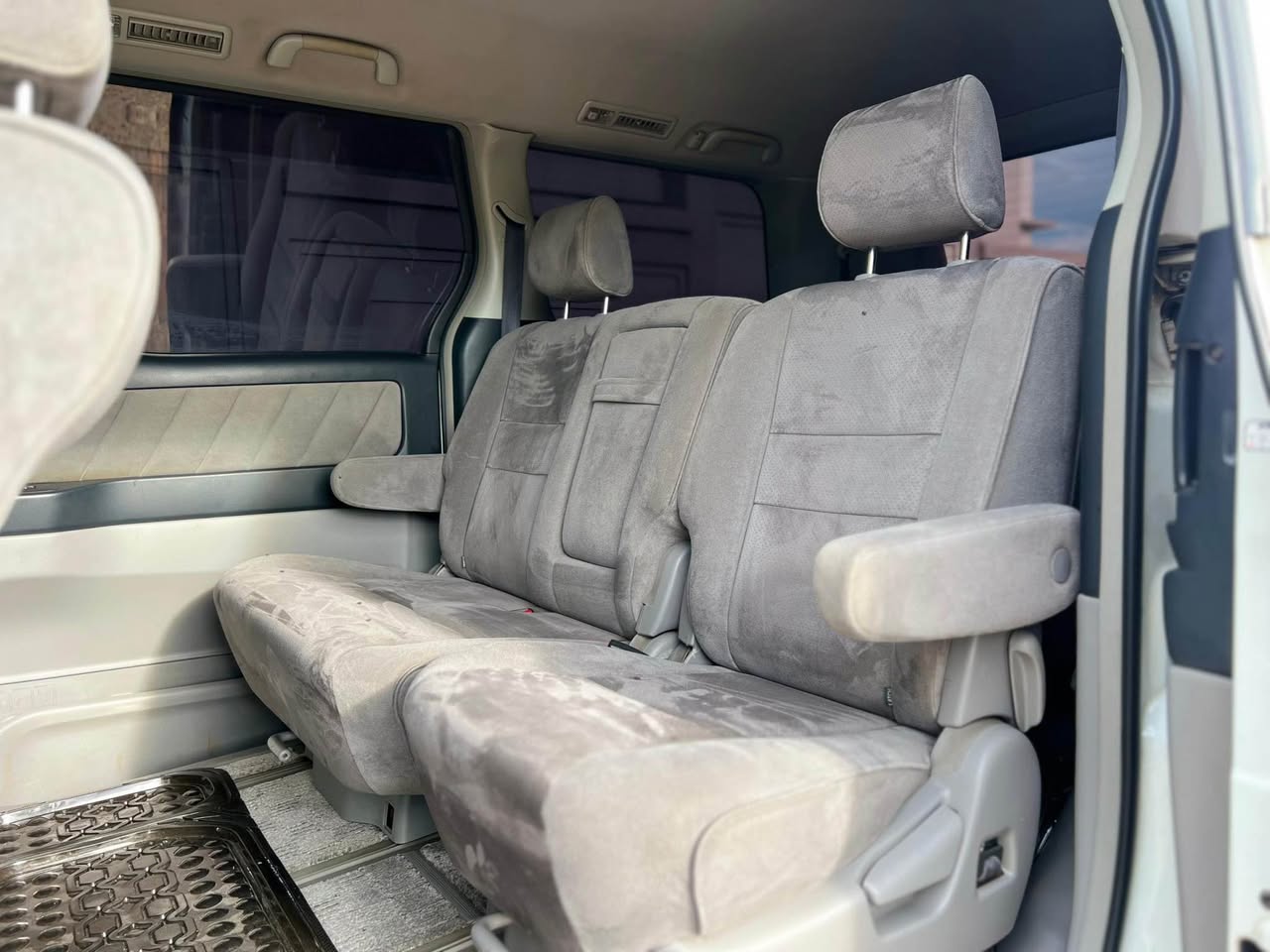 A picture of Toyota Alphard
