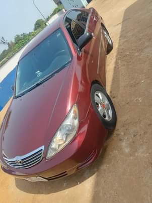 A picture of 2004 Toyota Camry
